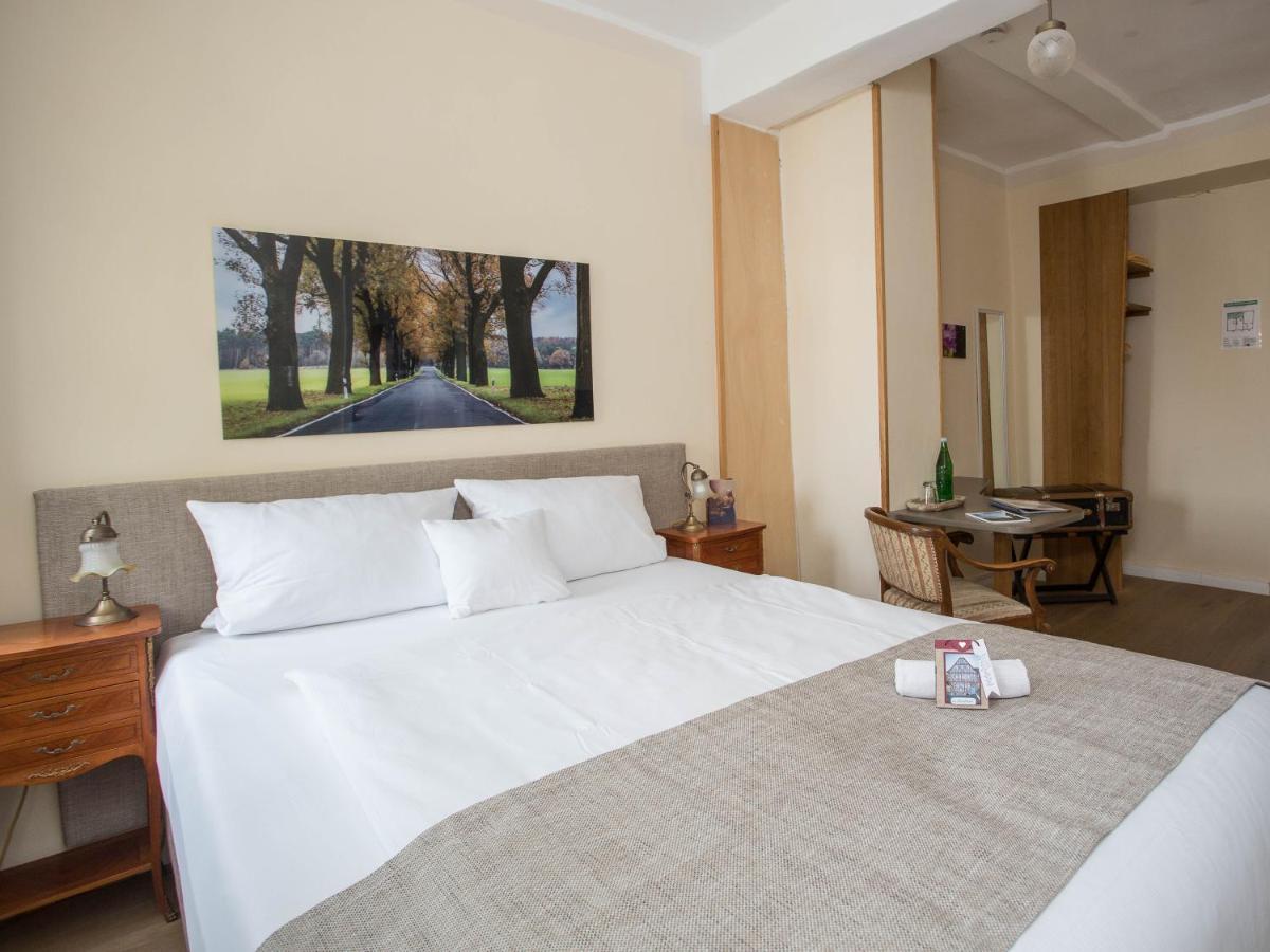 Altstadthotel Treysa 施瓦姆施塔特 外观 照片